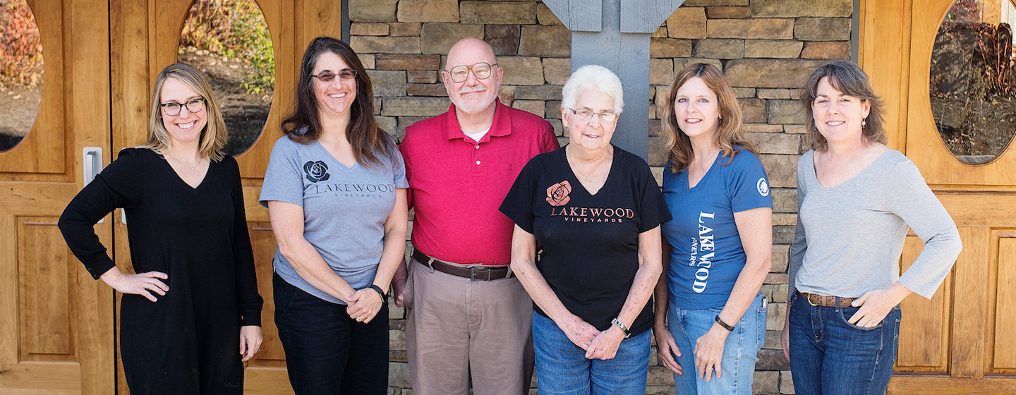 Erin, Teresa, Mark, Bev, Kaye & Liz Partners & Marketeers at winery entrance